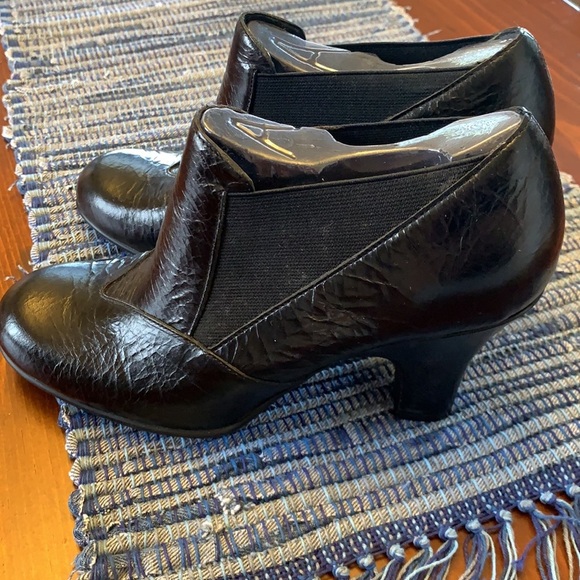 Aerosoles - NWOT, black, stretch booties - Picture 3 of 7